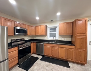 73-75 Laurier Ave, Attleboro, Massachusetts, 3 Bedrooms Bedrooms, 5 Rooms Rooms,1.5 BathroomsBathrooms,Residential Lease,For Rent,Laurier Ave,73434004