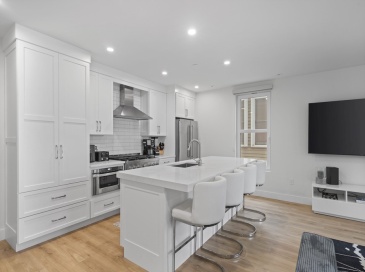 326 W Broadway, Boston, Massachusetts, 3 Bedrooms Bedrooms, 5 Rooms Rooms,2.5 BathroomsBathrooms,Residential Lease,For Rent,W Broadway,73434023