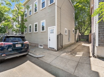 31 Hunting St, Cambridge, Massachusetts, 4 Bedrooms Bedrooms, 10 Rooms Rooms,2 BathroomsBathrooms,Residential Income,For Sale,Hunting St,73392767