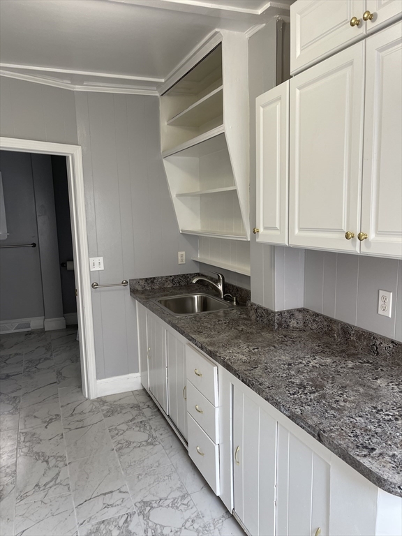 3 Park Ave, Haverhill, Massachusetts, 3 Bedrooms Bedrooms, 5 Rooms Rooms,1 BathroomBathrooms,Residential Lease,For Rent,Park Ave,73434342