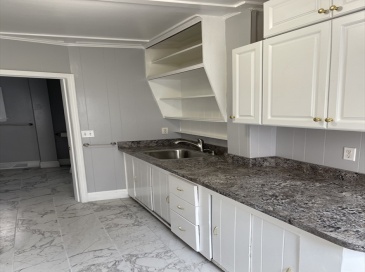 3 Park Ave, Haverhill, Massachusetts, 3 Bedrooms Bedrooms, 5 Rooms Rooms,1 BathroomBathrooms,Residential Lease,For Rent,Park Ave,73434342