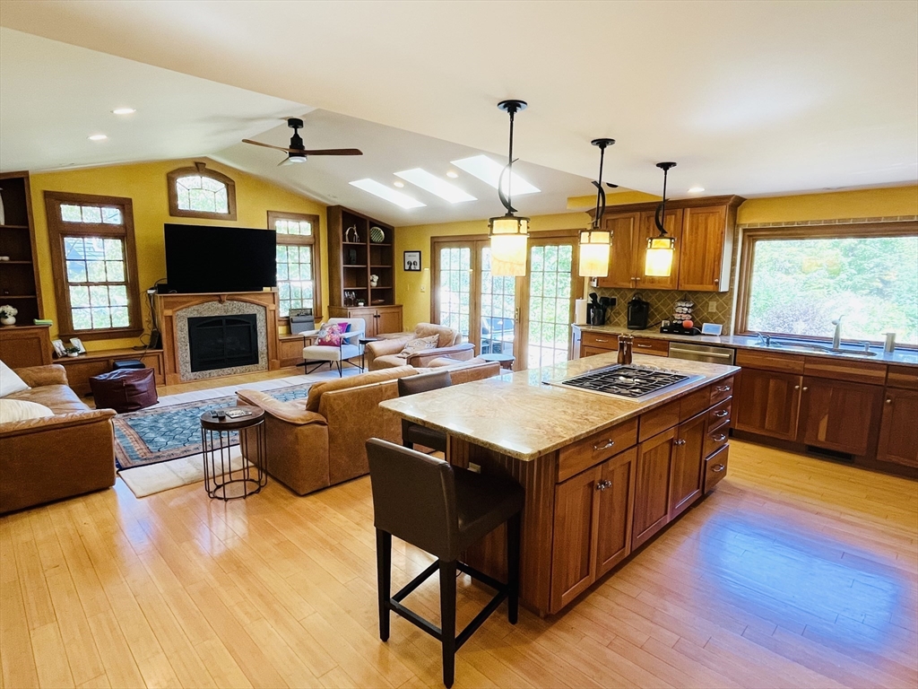 537 Lowell Street, Lynnfield, Massachusetts, 4 Bedrooms Bedrooms, 8 Rooms Rooms,3 BathroomsBathrooms,Residential Lease,For Rent,Lowell Street,73434387