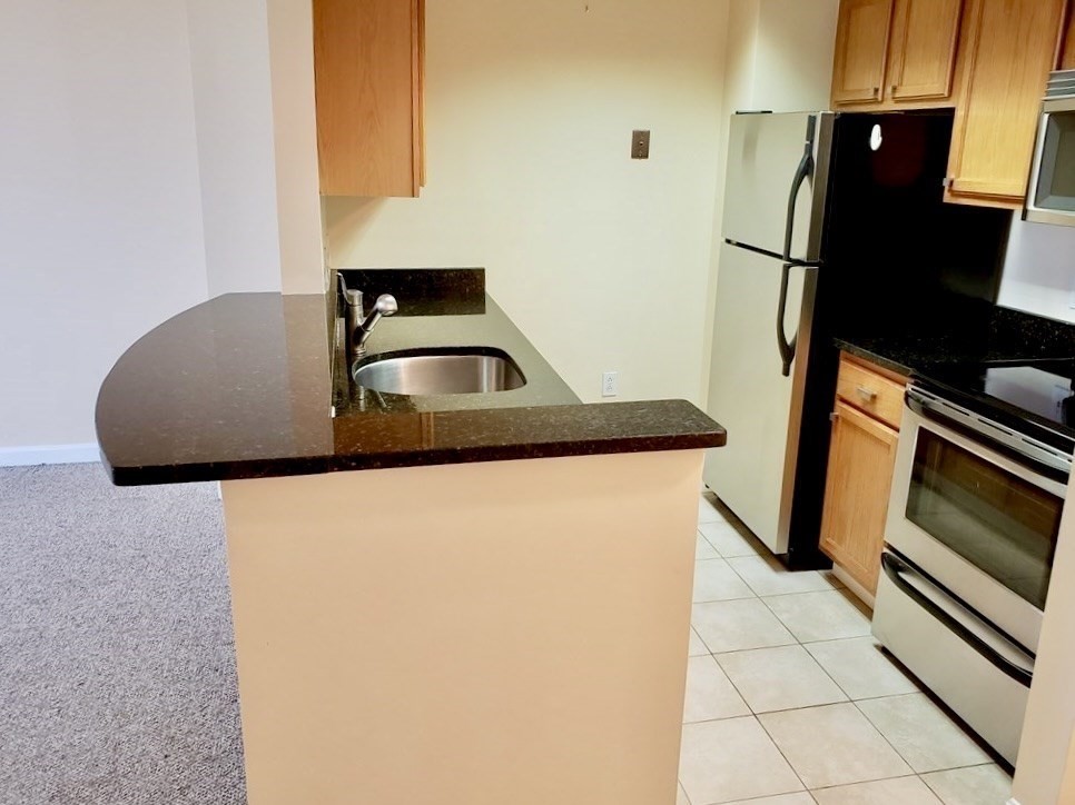 169 Monsignor Obrien Hwy, Cambridge, Massachusetts, 1 Bedroom Bedrooms, 3 Rooms Rooms,1 BathroomBathrooms,Residential Lease,For Rent,Monsignor Obrien Hwy,73406769