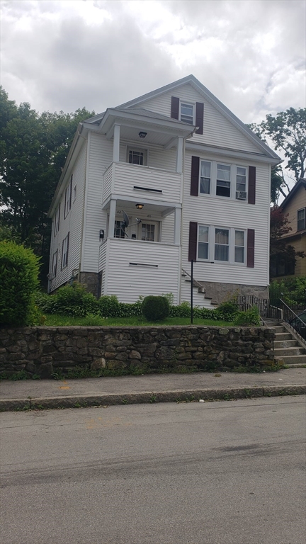 60 Everard St, Worcester, Massachusetts, 5 Bedrooms Bedrooms, 11 Rooms Rooms,2 BathroomsBathrooms,Residential Income,For Sale,Everard St,73391223