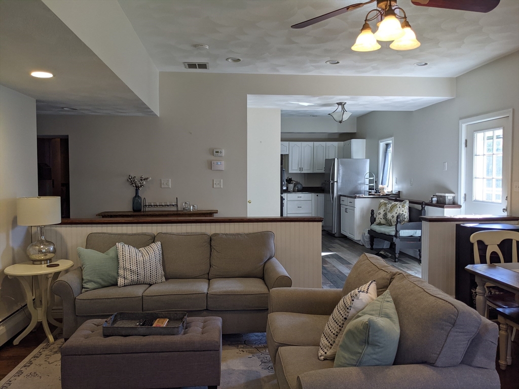 38 Beaverbrook Road, Burlington, Massachusetts, 1 Bedroom Bedrooms, 3 Rooms Rooms,1 BathroomBathrooms,Residential Lease,For Rent,Beaverbrook Road,73427452