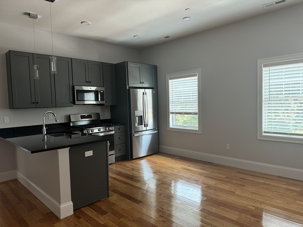 804 Waverly, Framingham, Massachusetts, 2 Bedrooms Bedrooms, 4 Rooms Rooms,1 BathroomBathrooms,Residential Lease,For Rent,Waverly,73434884