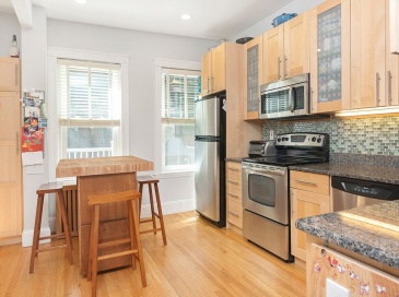 24 Montgomery St, Boston, Massachusetts, 2 Bedrooms Bedrooms, 5 Rooms Rooms,1.5 BathroomsBathrooms,Residential Lease,For Rent,Montgomery St,73434893