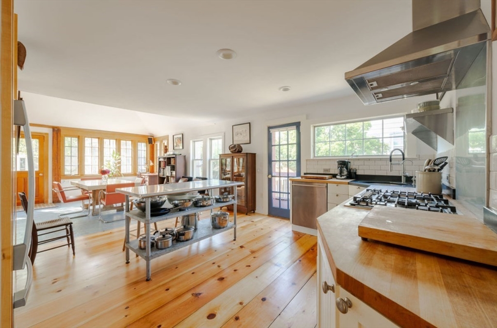 6 Daggett Lane, Provincetown, Massachusetts, 4 Bedrooms Bedrooms, 8 Rooms Rooms,2 BathroomsBathrooms,Residential Income,For Sale,Daggett Lane,73434710