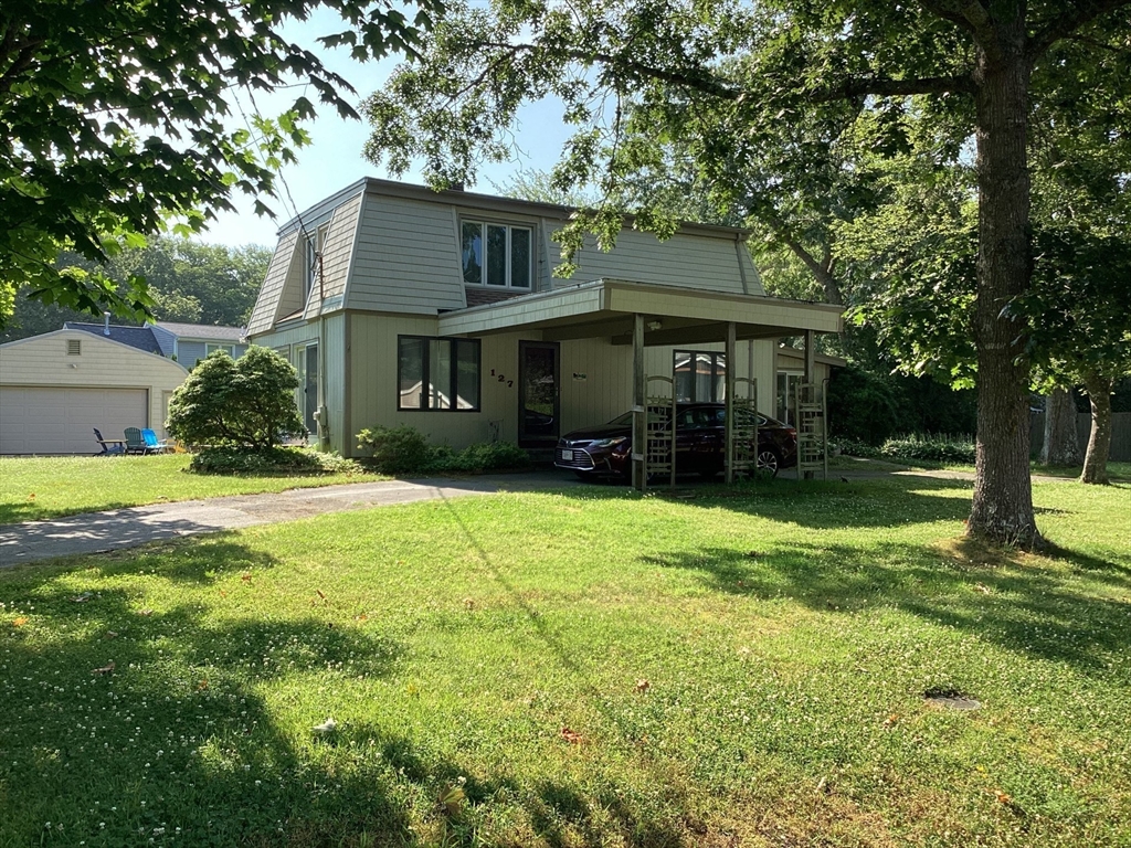 127 Ebony Street, Fairhaven, Massachusetts, 2 Bedrooms Bedrooms, 6 Rooms Rooms,2 BathroomsBathrooms,Residential,For Sale,Ebony Street,73375493