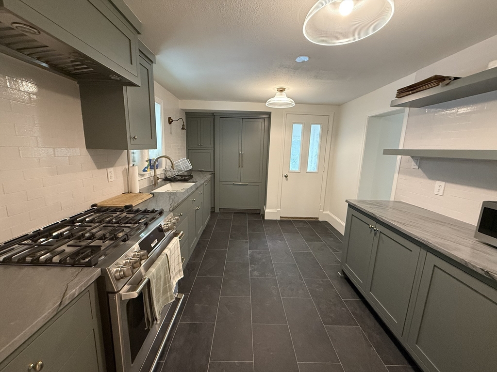 16 Nashua, Somerville, Massachusetts, 3 Bedrooms Bedrooms, 6 Rooms Rooms,1.5 BathroomsBathrooms,Residential Lease,For Rent,Nashua,73398598