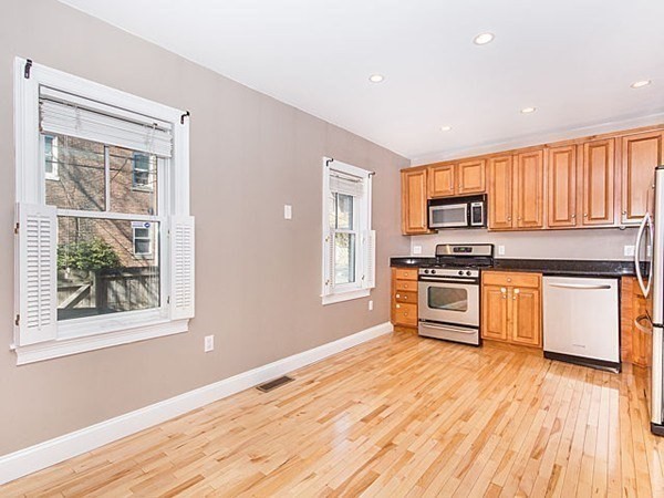 762 East 6th, Boston, Massachusetts, 2 Bedrooms Bedrooms, 5 Rooms Rooms,1.5 BathroomsBathrooms,Residential Lease,For Rent,East 6th,73435106