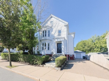 179-181 Main St, Medford, Massachusetts, 6 Bedrooms Bedrooms, 13 Rooms Rooms,4 BathroomsBathrooms,Residential Income,For Sale,Main St,73435284