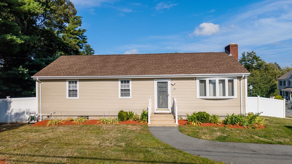 1350 Phillips Rd., New Bedford, Massachusetts, 3 Bedrooms Bedrooms, 5 Rooms Rooms,2 BathroomsBathrooms,Residential,For Sale,Phillips Rd.,73435311