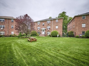 3 Colonial Village Drive, Arlington, Massachusetts, 2 Bedrooms Bedrooms, 4 Rooms Rooms,1 BathroomBathrooms,Residential Lease,For Rent,Colonial Village Drive,73435433