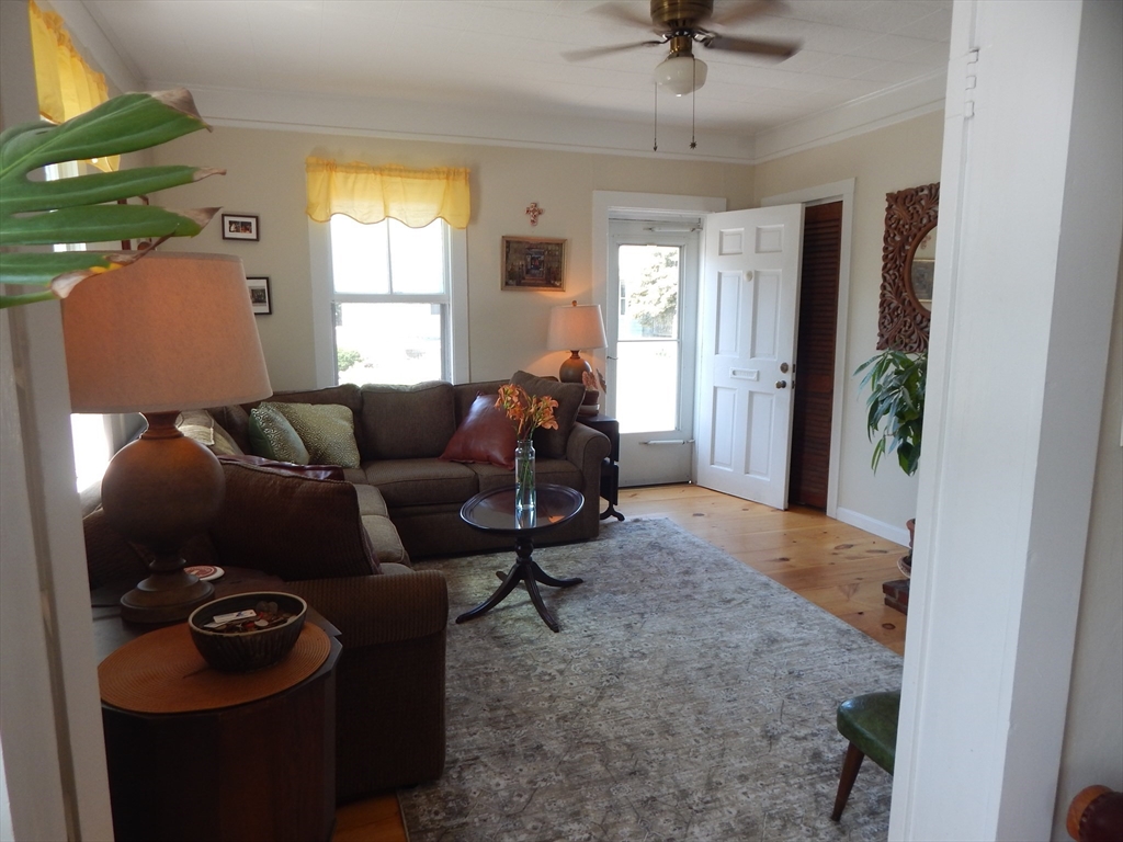 199 Granite Street, Rockport, Massachusetts, 2 Bedrooms Bedrooms, 6 Rooms Rooms,2 BathroomsBathrooms,Residential Lease,For Rent,Granite Street,73406523