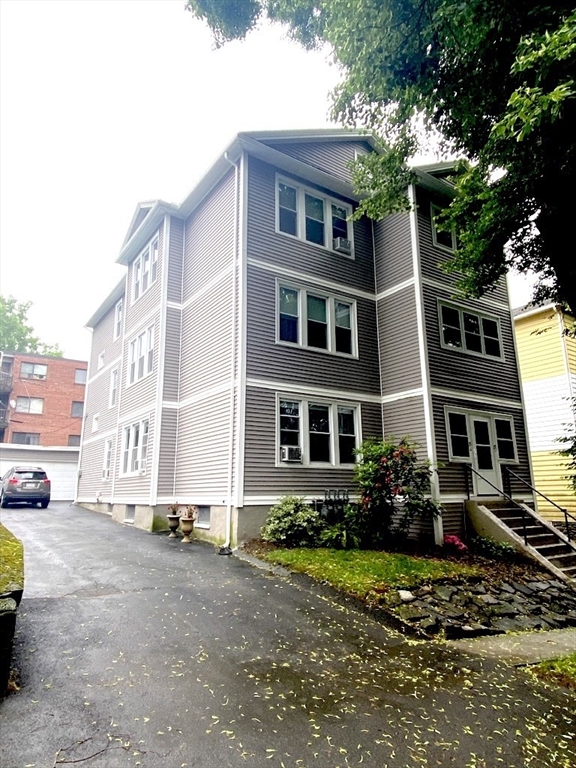 25 Bridgeport St, Worcester, Massachusetts, 6 Bedrooms Bedrooms, 15 Rooms Rooms,3 BathroomsBathrooms,Residential Income,For Sale,Bridgeport St,73412896