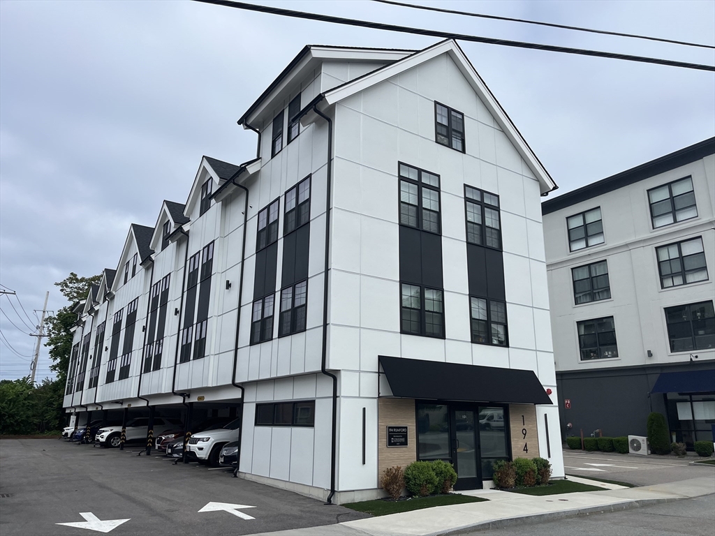 194 Rumford Avenue, Mansfield, Massachusetts, 2 Bedrooms Bedrooms, 5 Rooms Rooms,2 BathroomsBathrooms,Residential Lease,For Rent,Rumford Avenue,73419718