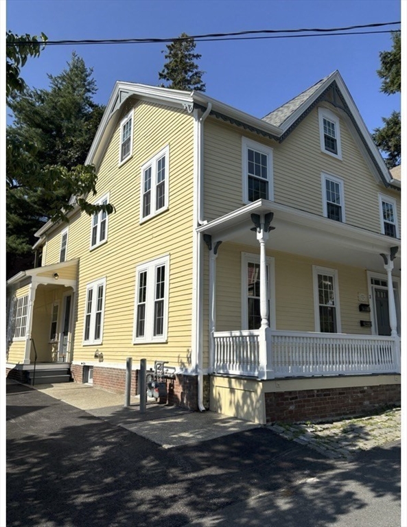 3 Oxford Pl, Worcester, Massachusetts, 3 Bedrooms Bedrooms, 5 Rooms Rooms,1 BathroomBathrooms,Residential Lease,For Rent,Oxford Pl,73435549
