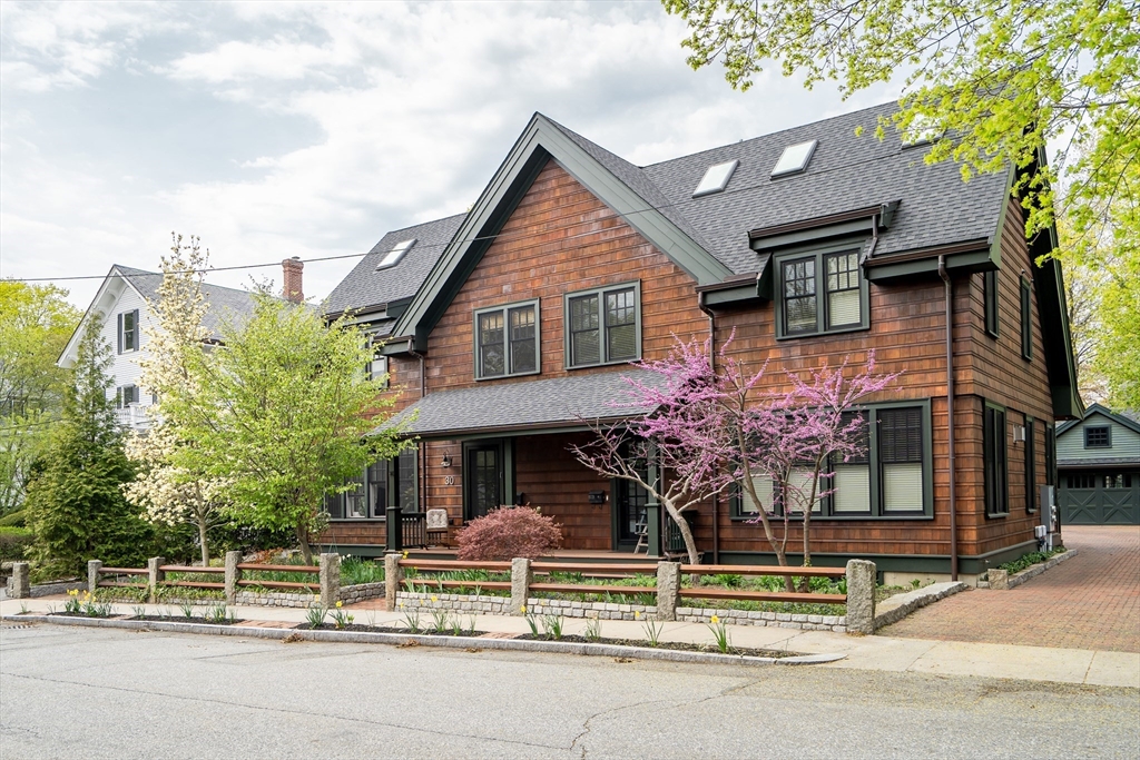 30 Center St, Watertown, Massachusetts, 4 Bedrooms Bedrooms, 8 Rooms Rooms,4.5 BathroomsBathrooms,Residential,For Sale,Center St,73367069