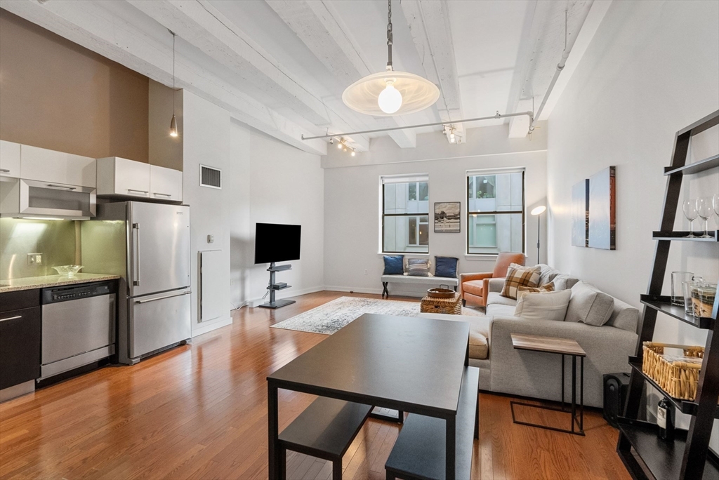 88 Kingston St, Boston, Massachusetts, 1 Bedroom Bedrooms, 3 Rooms Rooms,1 BathroomBathrooms,Residential Lease,For Rent,Kingston St,73422174