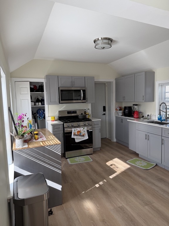 30 Chestnut, Framingham, Massachusetts, 2 Bedrooms Bedrooms, 3 Rooms Rooms,1 BathroomBathrooms,Residential Lease,For Rent,Chestnut,73435803