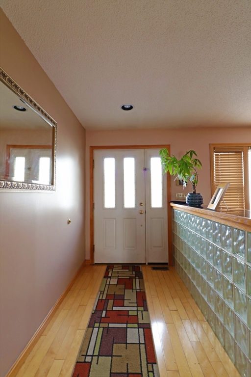 465 Fellsway East, Malden, Massachusetts, 3 Bedrooms Bedrooms, 9 Rooms Rooms,3 BathroomsBathrooms,Residential Lease,For Rent,Fellsway East,73435850