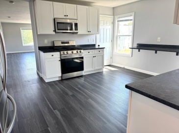 17 Waters St, Millbury, Massachusetts, 3 Bedrooms Bedrooms, 5 Rooms Rooms,1 BathroomBathrooms,Residential Lease,For Rent,Waters St,73435956