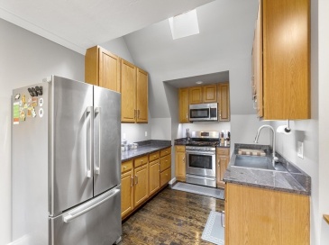 10 Upland Ave, Boston, Massachusetts, 2 Bedrooms Bedrooms, 5 Rooms Rooms,1 BathroomBathrooms,Residential Lease,For Rent,Upland Ave,73394052