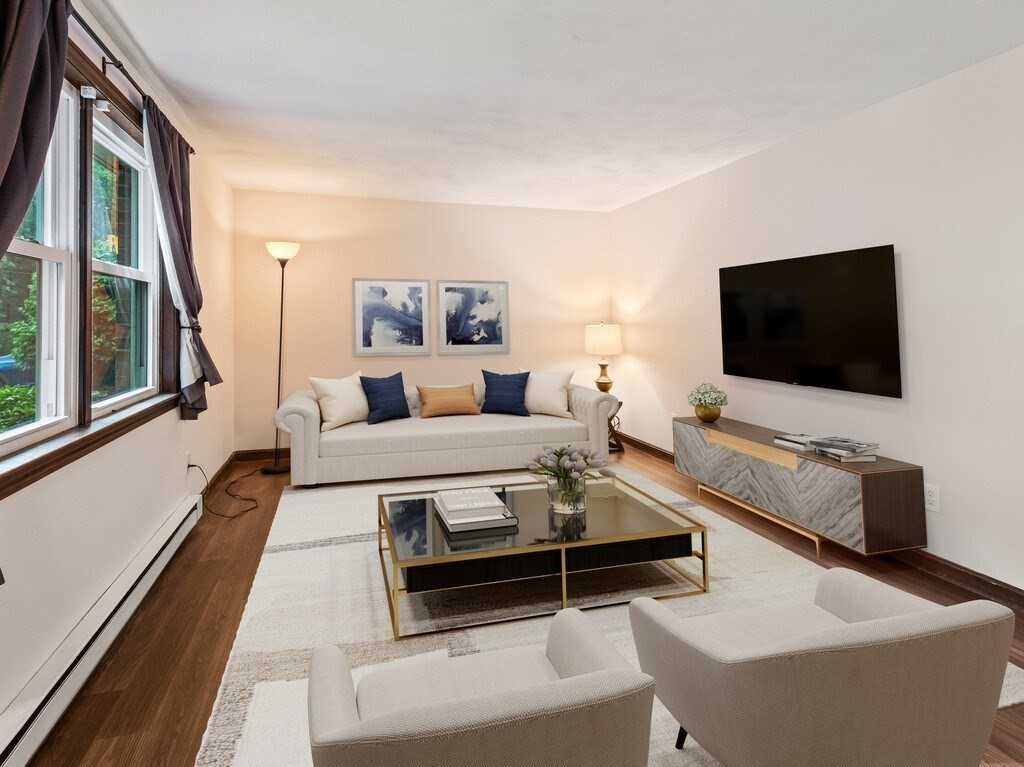 103 Manning St, Holden, Massachusetts, 2 Bedrooms Bedrooms, 4 Rooms Rooms,1.5 BathroomsBathrooms,Residential,For Sale,Manning St,73404662