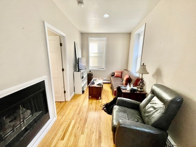 2-4 Thacher, Boston, Massachusetts, 1 Bedroom Bedrooms, 3 Rooms Rooms,1 BathroomBathrooms,Residential Lease,For Rent,Thacher,73436160