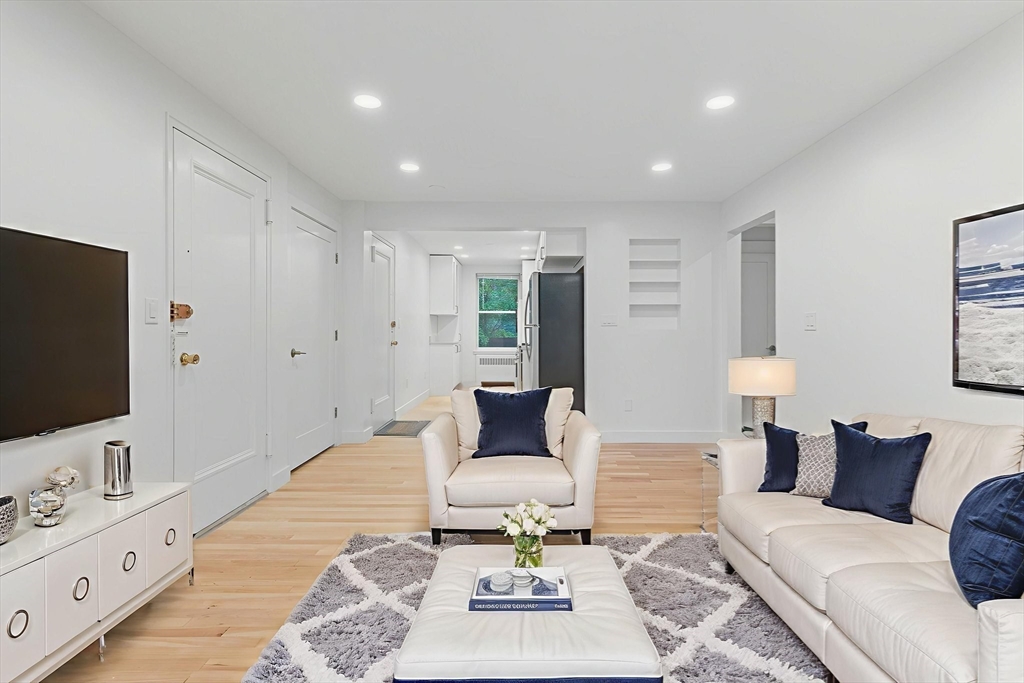 140 Beaconsfield Rd, Brookline, Massachusetts, 2 Bedrooms Bedrooms, 4 Rooms Rooms,1 BathroomBathrooms,Residential Lease,For Rent,Beaconsfield Rd,73436193