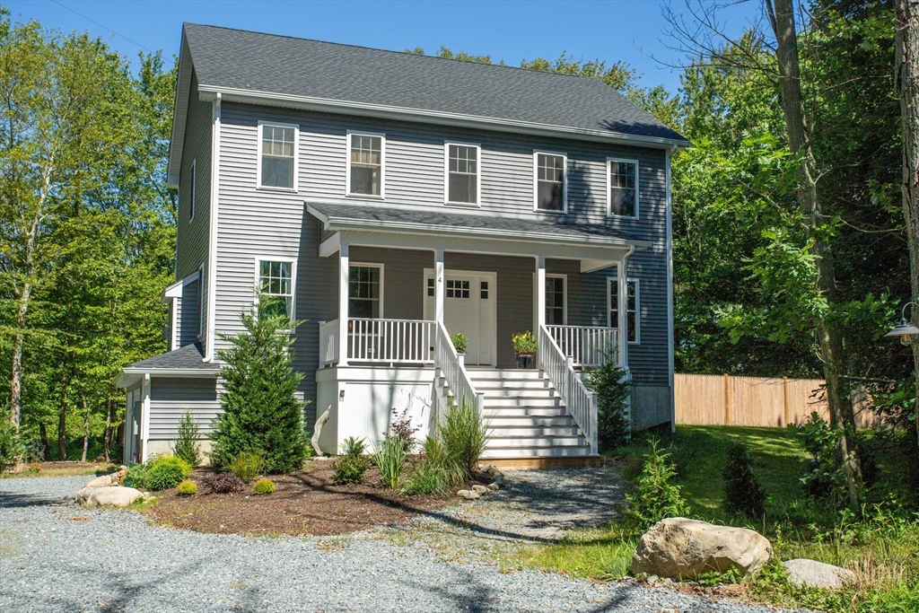 4 Swansom, Swansea, Massachusetts, 3 Bedrooms Bedrooms, 8 Rooms Rooms,2.5 BathroomsBathrooms,Residential Lease,For Rent,Swansom,73436258