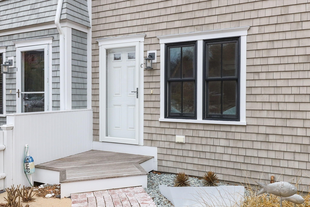55 W Vine Street, Provincetown, Massachusetts, 2 Bedrooms Bedrooms, 3 Rooms Rooms,2.5 BathroomsBathrooms,Residential,For Sale,W Vine Street,73350114