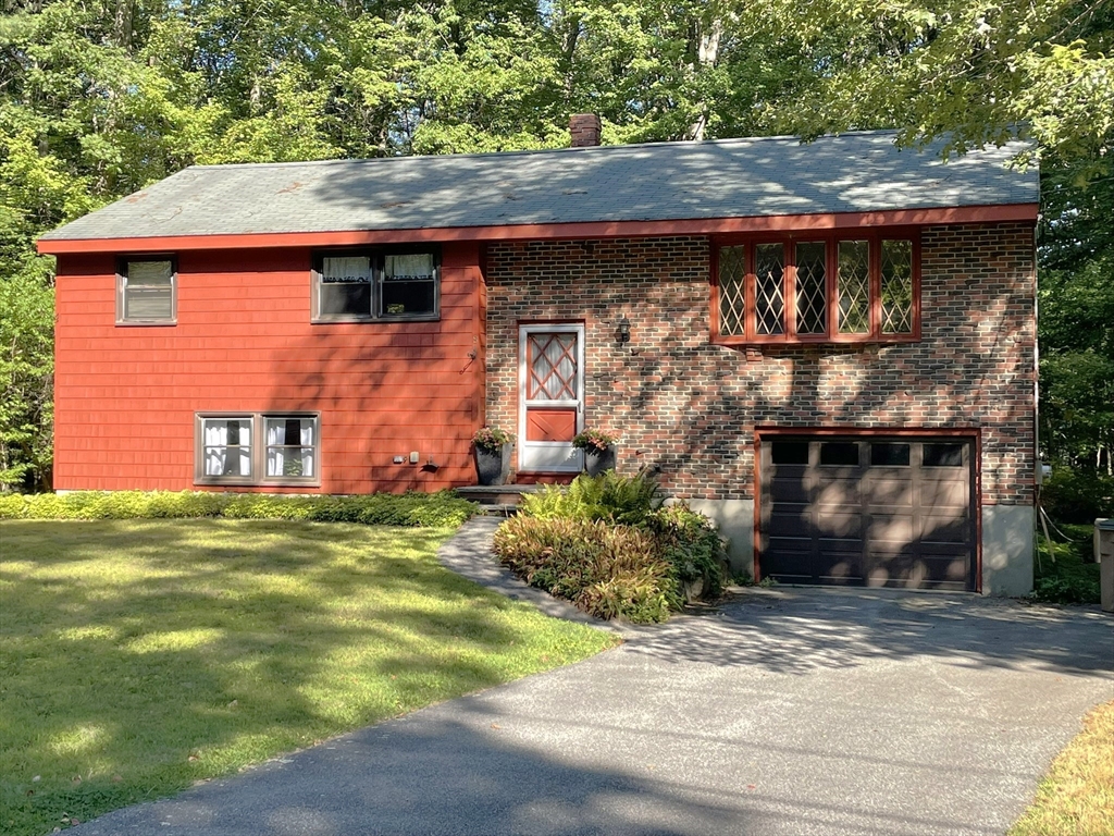 8 Wood Dr, Atkinson, New Hampshire, 3 Bedrooms Bedrooms, 7 Rooms Rooms,2.5 BathroomsBathrooms,Residential,For Sale,Wood Dr,73421576