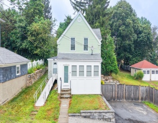 18 Marion St, Hudson, Massachusetts, 2 Bedrooms Bedrooms, 9 Rooms Rooms,2 BathroomsBathrooms,Residential Income,For Sale,Marion St,73415076