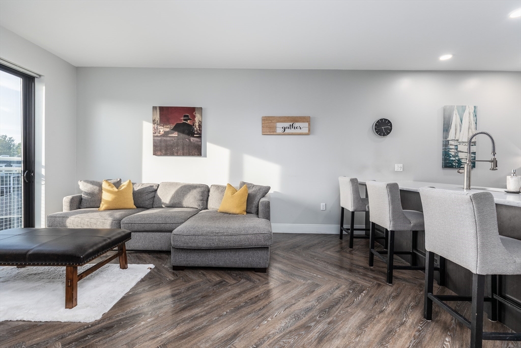 1973 Dorchester Avenue, Boston, Massachusetts, 1 Bedroom Bedrooms, 3 Rooms Rooms,1 BathroomBathrooms,Residential Lease,For Rent,Dorchester Avenue,73436572