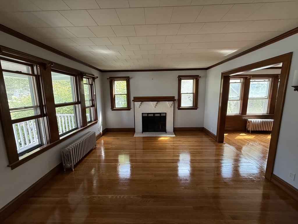 372 School Street, Watertown, Massachusetts, 2 Bedrooms Bedrooms, 5 Rooms Rooms,1 BathroomBathrooms,Residential Lease,For Rent,School Street,73419521