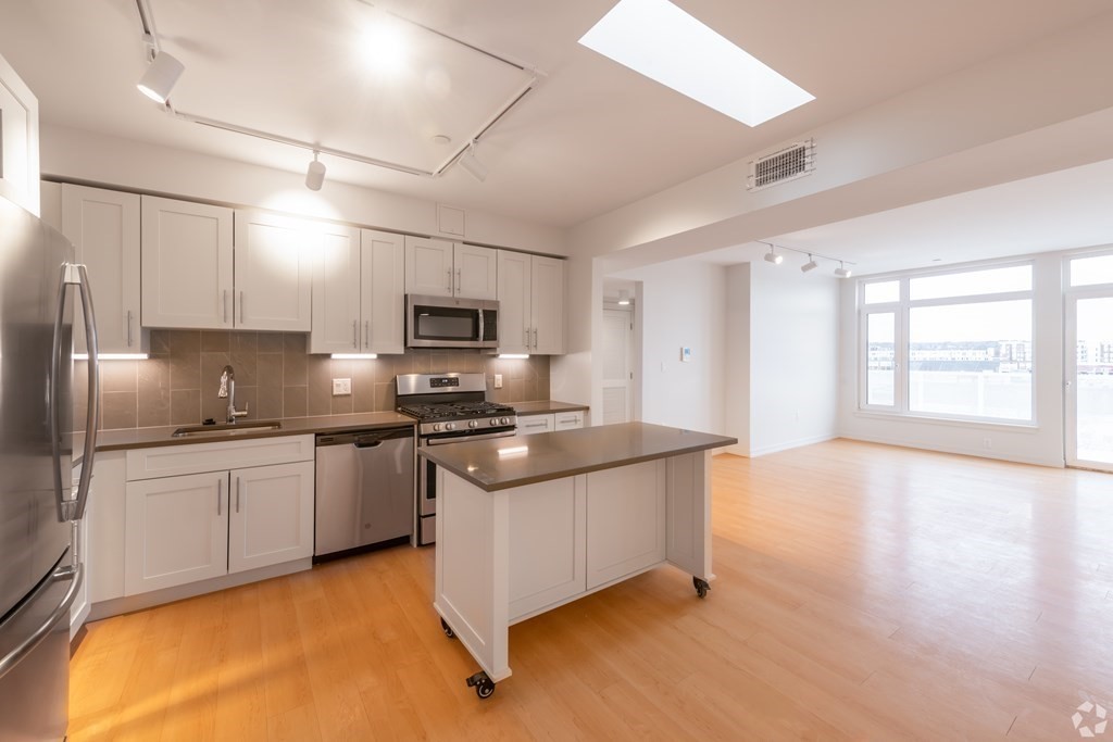 77 New, Cambridge, Massachusetts, 3 Bedrooms Bedrooms, 4 Rooms Rooms,2 BathroomsBathrooms,Residential Lease,For Rent,New,73380109