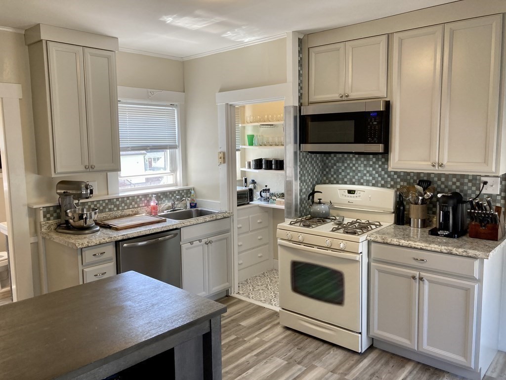 80 Lincoln St, Marlborough, Massachusetts, 2 Bedrooms Bedrooms, 4 Rooms Rooms,1 BathroomBathrooms,Residential Lease,For Rent,Lincoln St,73421205