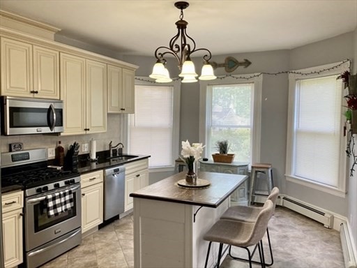 225 Church, Marlborough, Massachusetts, 1 Bedroom Bedrooms, 3 Rooms Rooms,1 BathroomBathrooms,Residential Lease,For Rent,Church,73389520