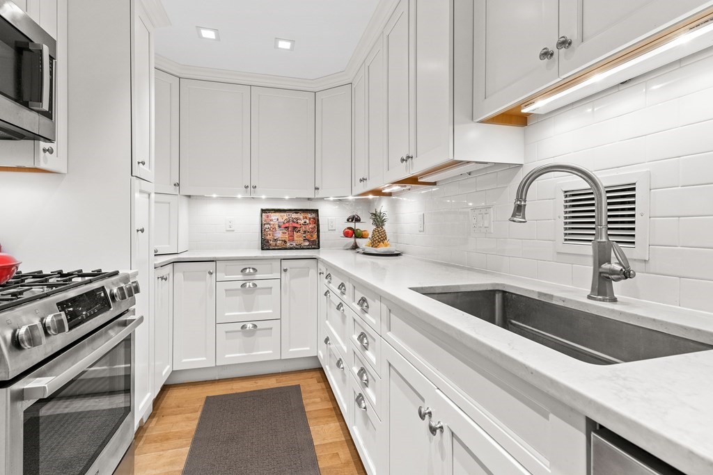 85 East India Row, Boston, Massachusetts, 2 Bedrooms Bedrooms, 3 Rooms Rooms,1.5 BathroomsBathrooms,Residential,For Sale,East India Row,73436824