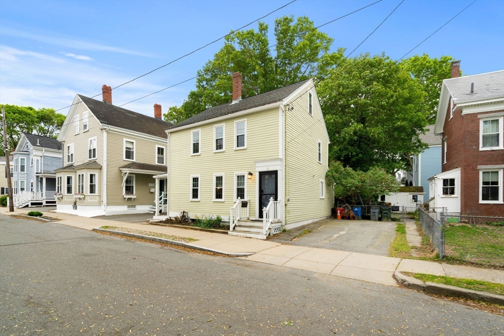 11 Congress St, Newburyport, Massachusetts, 3 Bedrooms Bedrooms, 7 Rooms Rooms,1.5 BathroomsBathrooms,Residential,For Sale,Congress St,73380643