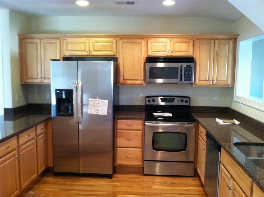 53 Main St, Topsfield, Massachusetts, 2 Bedrooms Bedrooms, 4 Rooms Rooms,2 BathroomsBathrooms,Residential Lease,For Rent,Main St,73412161