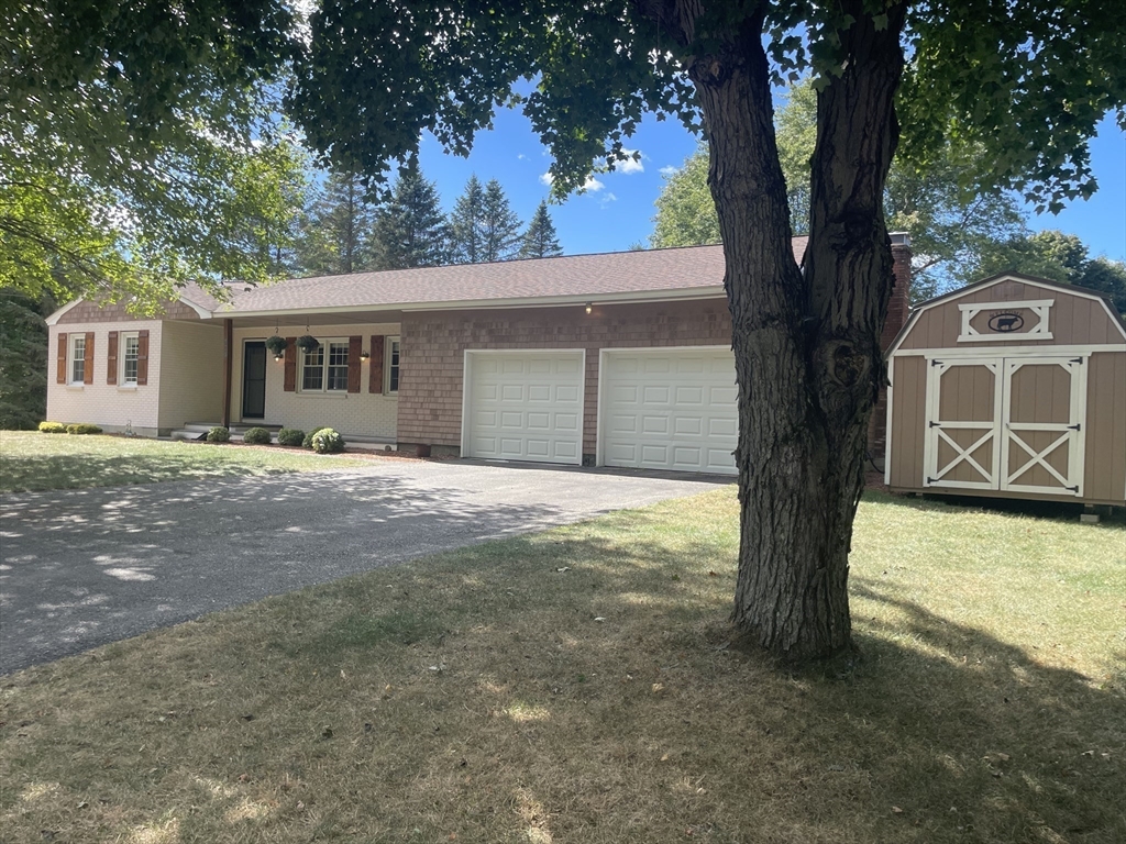 28 Hillandale Rd, Ashburnham, Massachusetts, 3 Bedrooms Bedrooms, 7 Rooms Rooms,2.5 BathroomsBathrooms,Residential,For Sale,Hillandale Rd,73423677