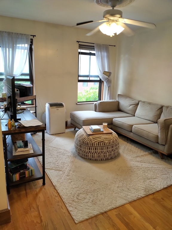 282 Shawmut Ave, Boston, Massachusetts, 1 Bedroom Bedrooms, 4 Rooms Rooms,1 BathroomBathrooms,Residential Lease,For Rent,Shawmut Ave,73436904