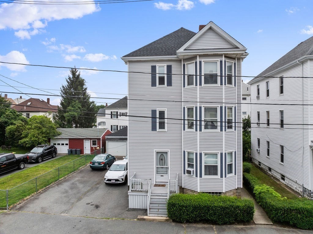 81 Sidney St, New Bedford, Massachusetts, 9 Bedrooms Bedrooms, 15 Rooms Rooms,3 BathroomsBathrooms,Residential Income,For Sale,Sidney St,73407359