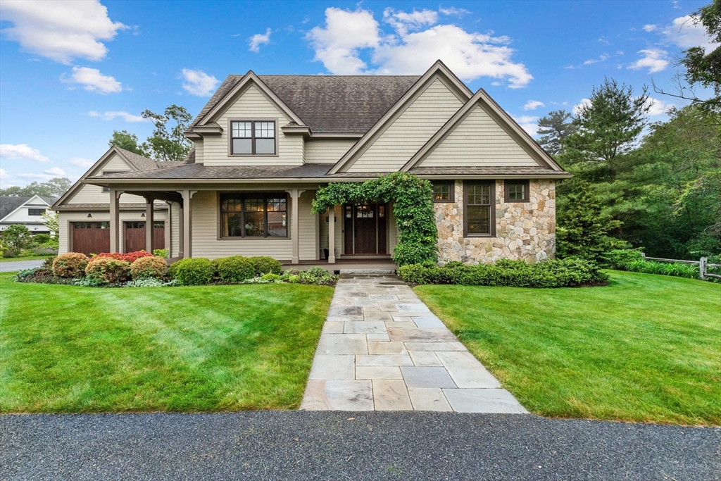 27 Whitehall Circ, Beverly, Massachusetts, 4 Bedrooms Bedrooms, 15 Rooms Rooms,3.5 BathroomsBathrooms,Residential,For Sale,Whitehall Circ,73403947