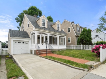 19 Banks St, Winthrop, Massachusetts, 3 Bedrooms Bedrooms, 6 Rooms Rooms,1 BathroomBathrooms,Residential,For Sale,Banks St,73388954