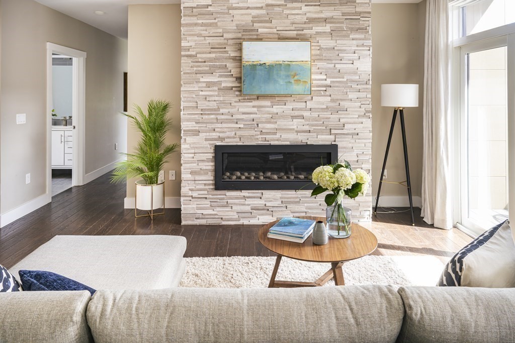 266 Beacon Street, Somerville, Massachusetts, 3 Bedrooms Bedrooms, 5 Rooms Rooms,2 BathroomsBathrooms,Residential Lease,For Rent,Beacon Street,73437026