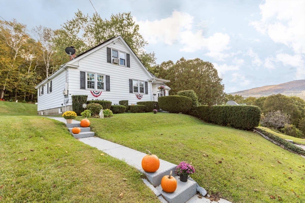 17 Morningside Ave, Adams, Massachusetts, 3 Bedrooms Bedrooms, 6 Rooms Rooms,1.5 BathroomsBathrooms,Residential,For Sale,Morningside Ave,73437191